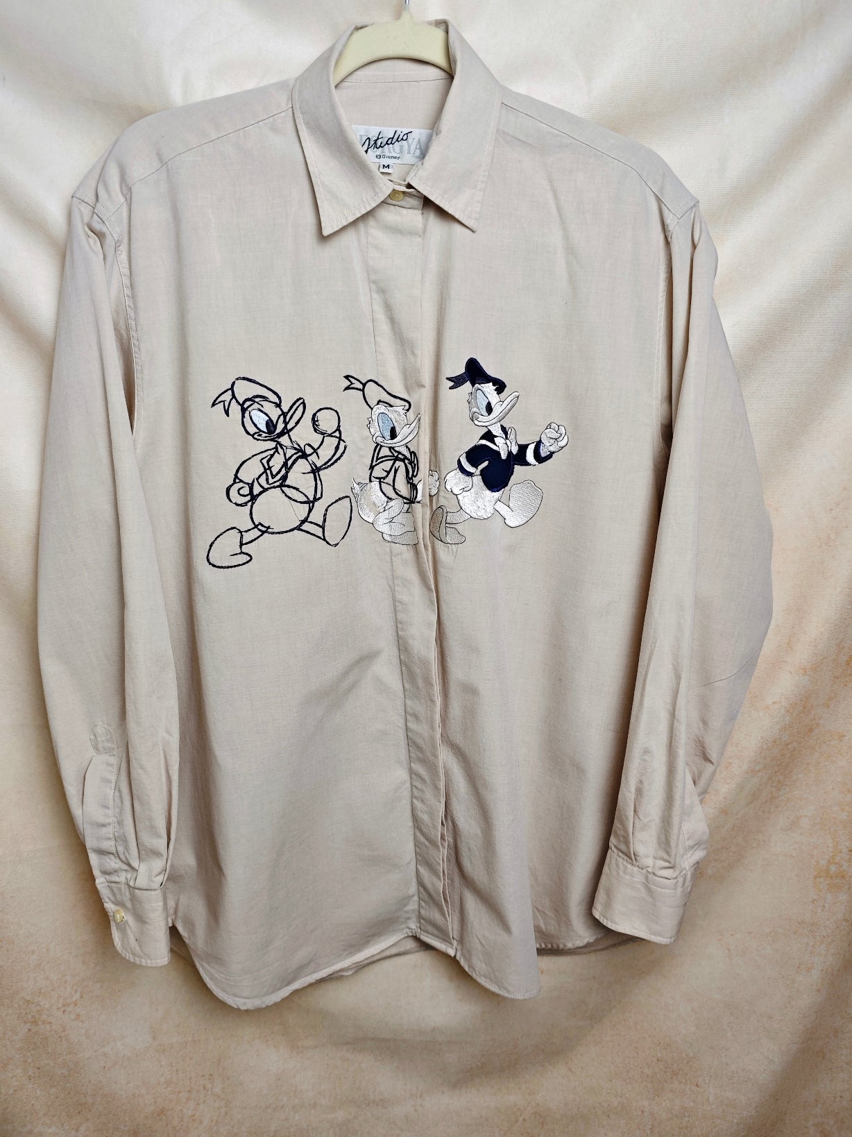 Camicia paperino in movimento