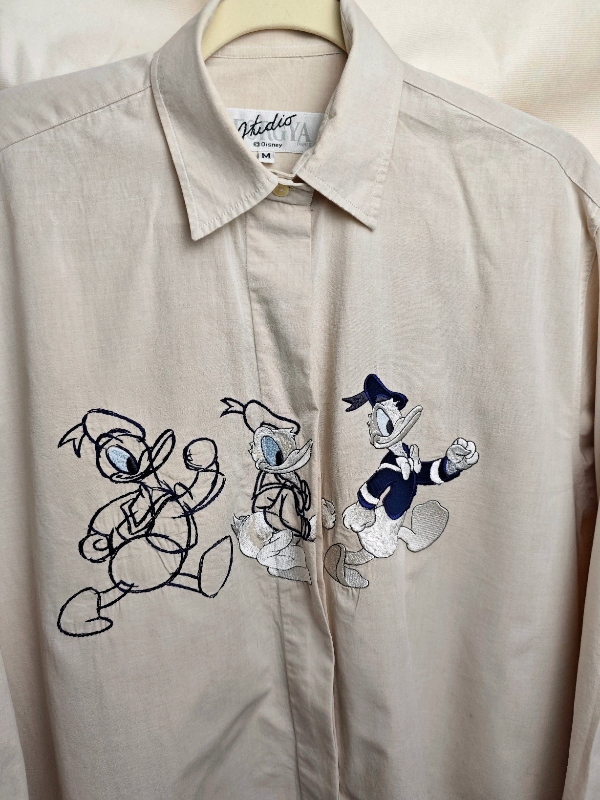 Camicia paperino in movimento