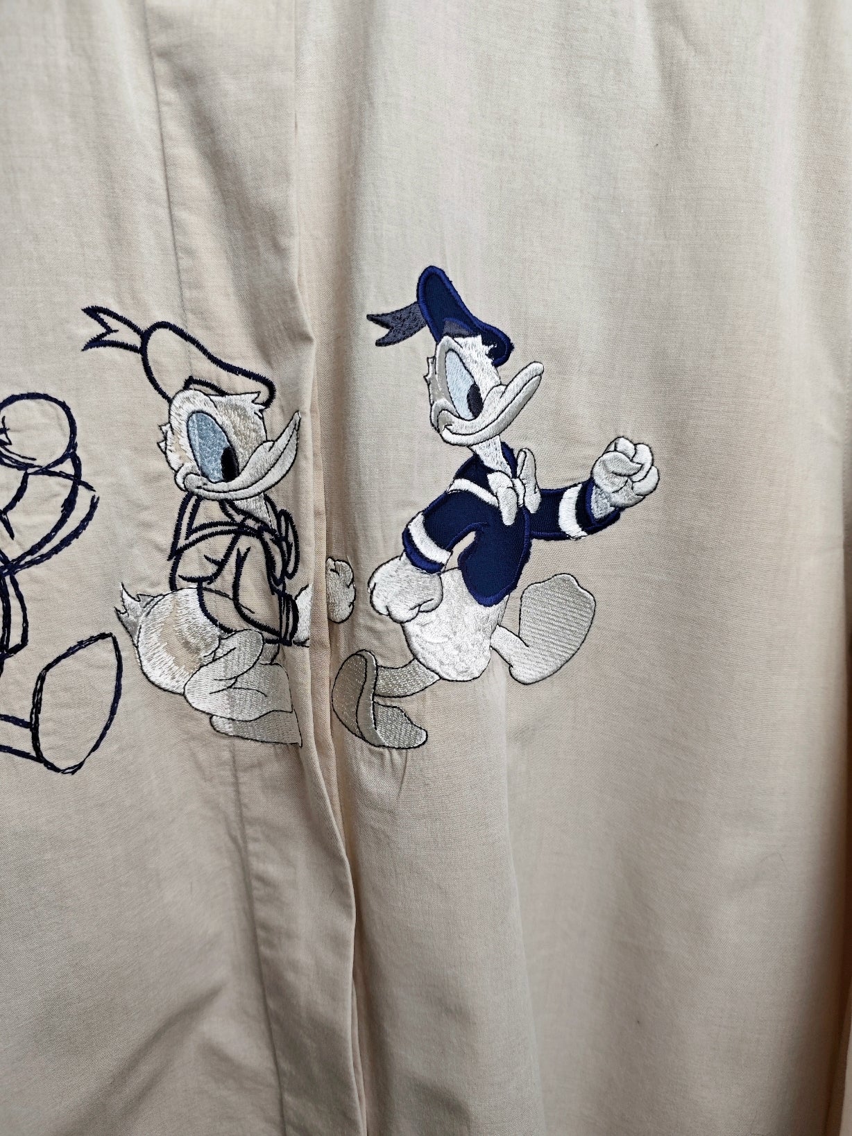 Camicia paperino in movimento