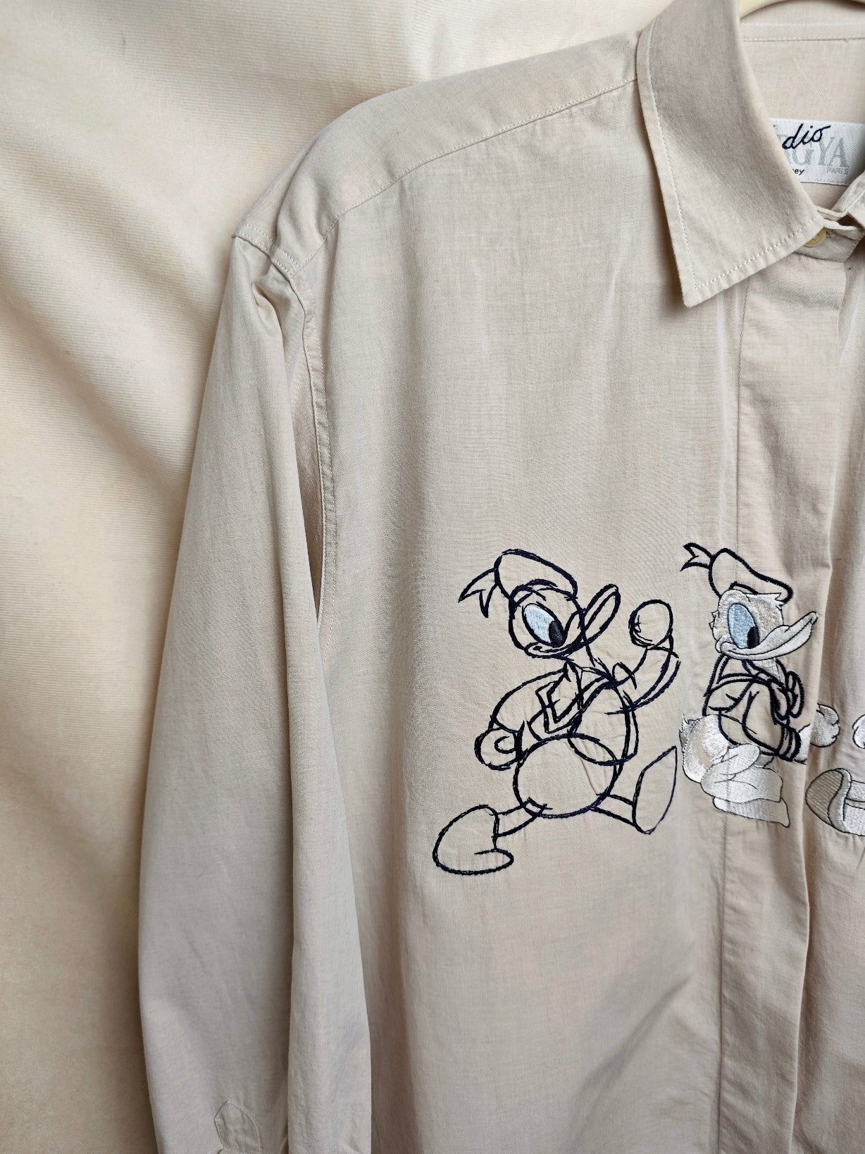 Camicia paperino in movimento