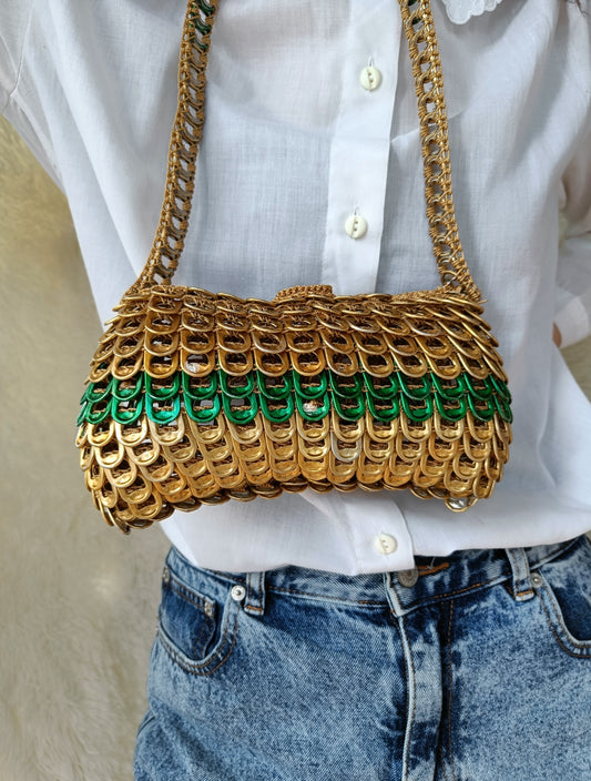 Borsa Artigianale con linguette di lattine e uncinetto