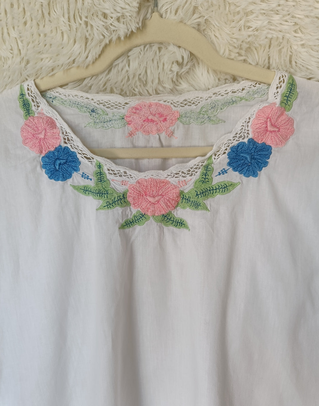 Top ricamato in cotone anni '70