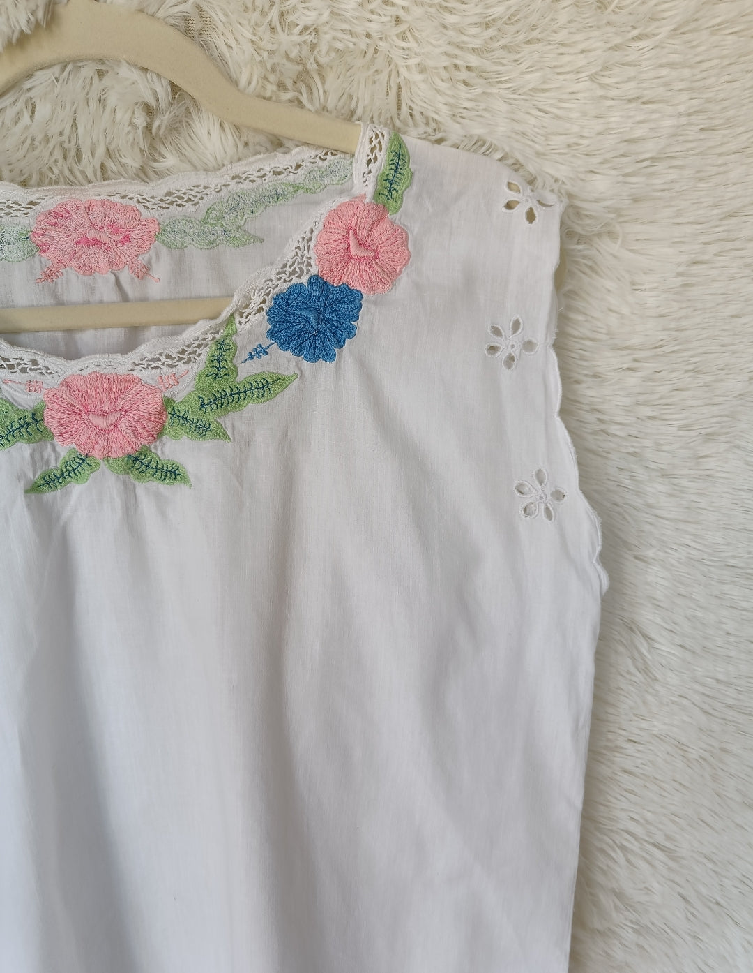 Top ricamato in cotone anni '70
