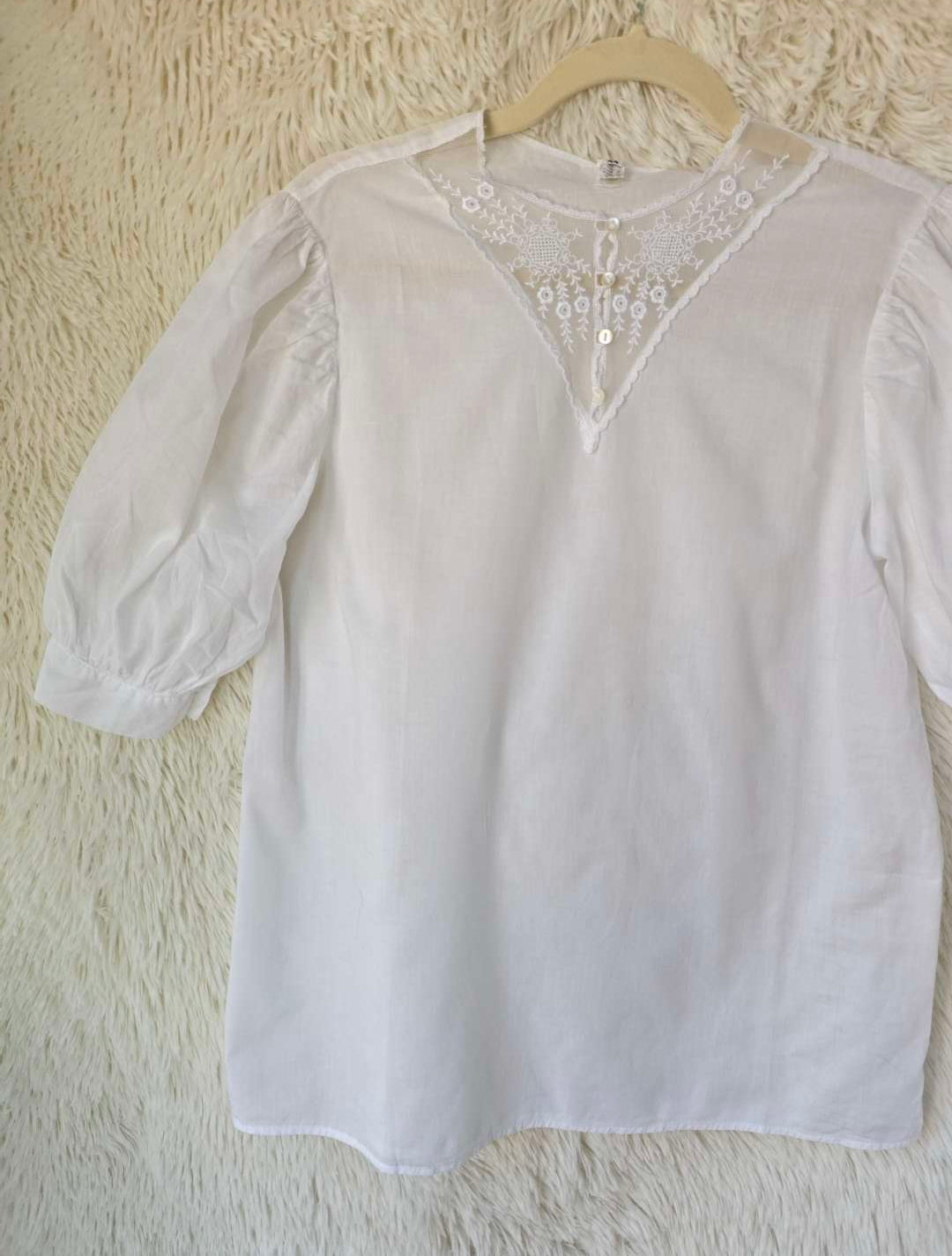Blusa ricamata tulle