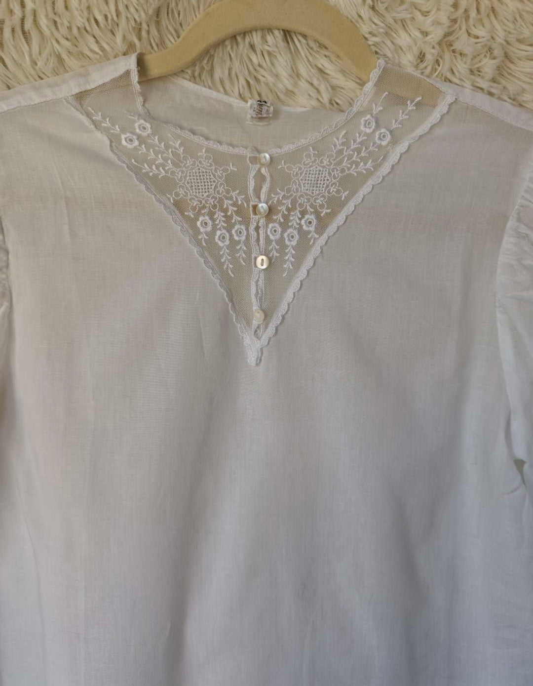 Blusa ricamata tulle