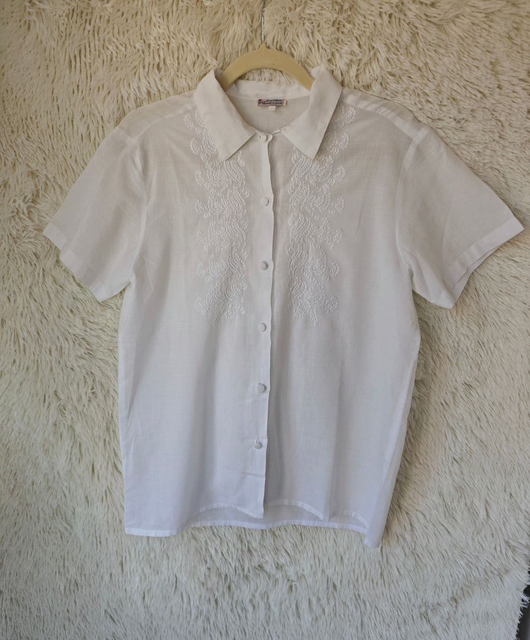 Camicia ricamata a mano