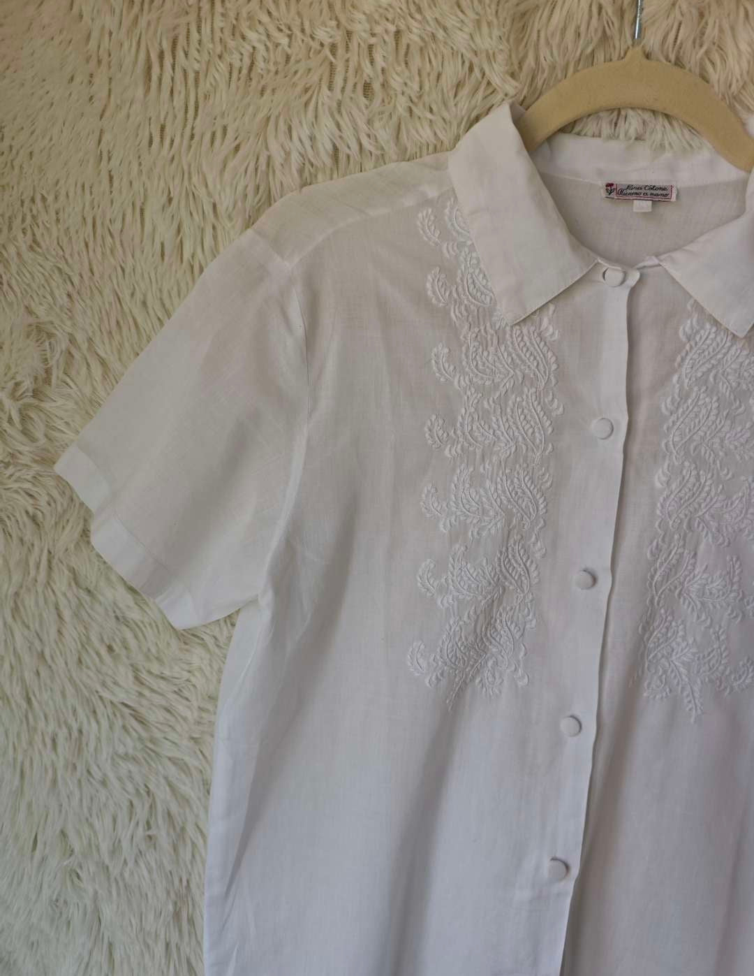 Camicia ricamata a mano