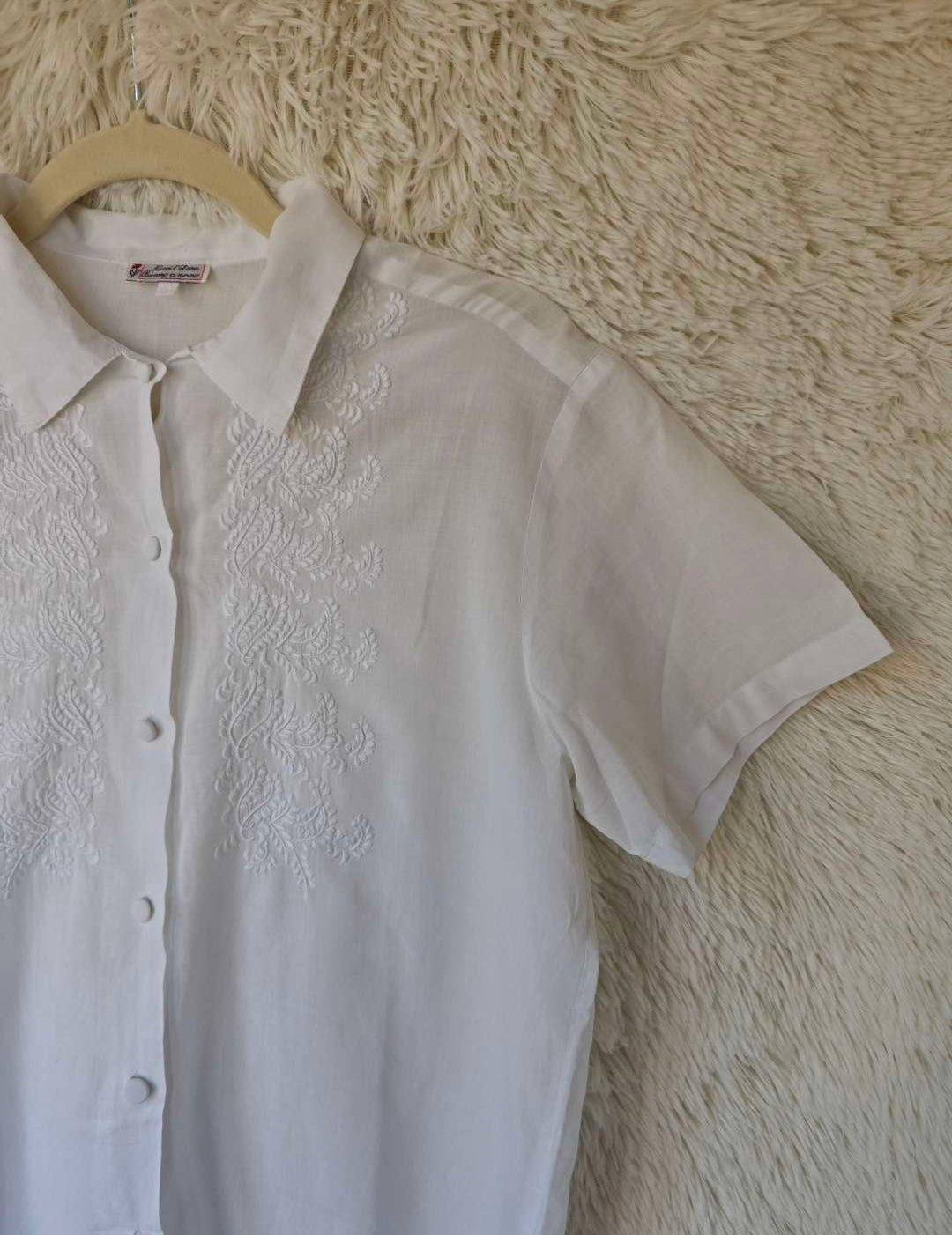 Camicia ricamata a mano