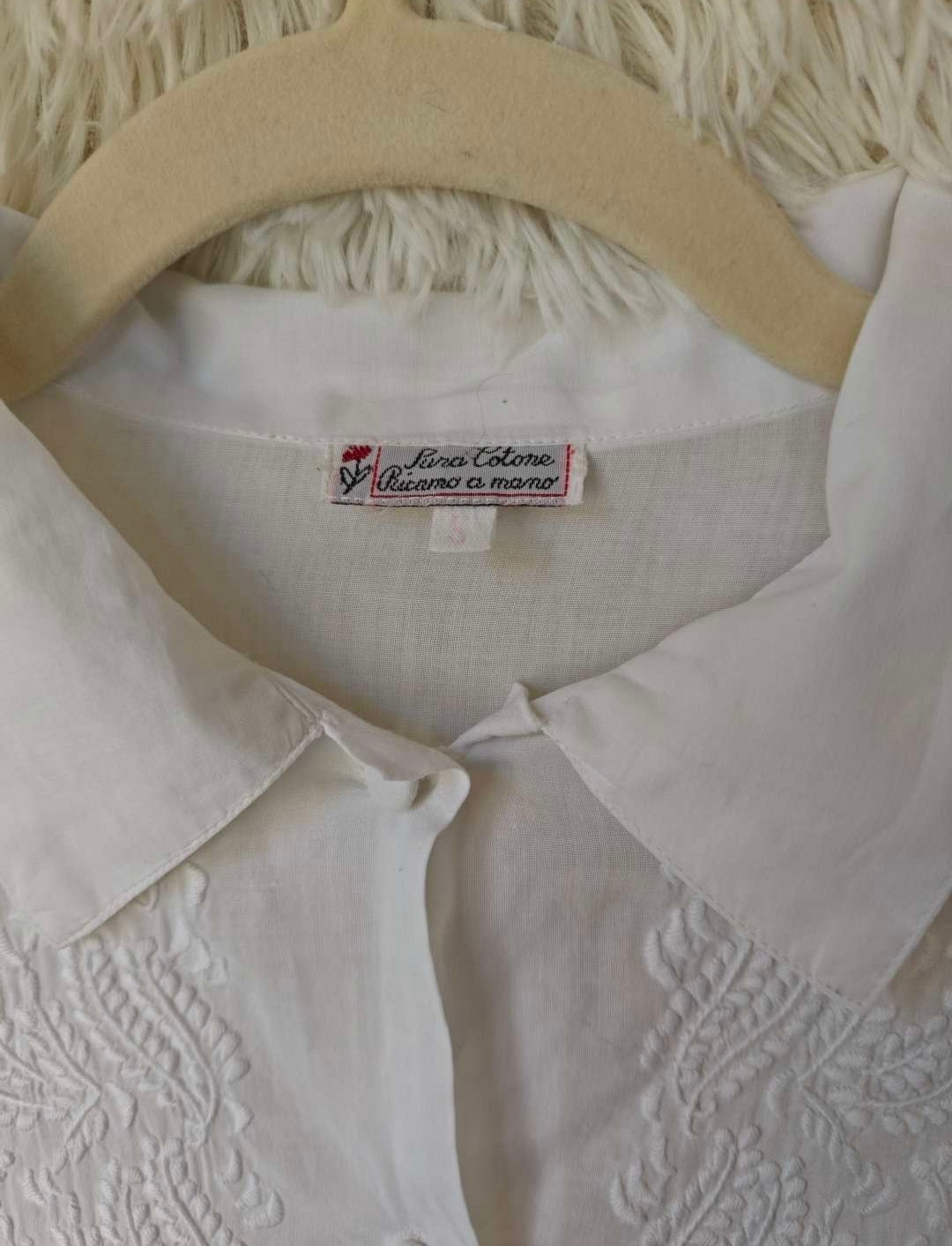 Camicia ricamata a mano