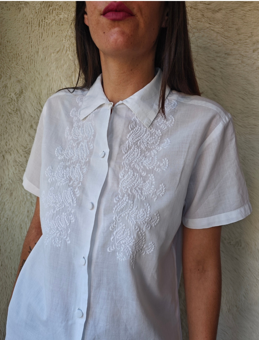 Camicia ricamata a mano