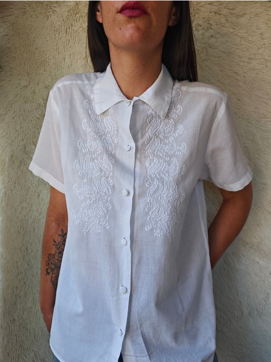 Camicia ricamata a mano