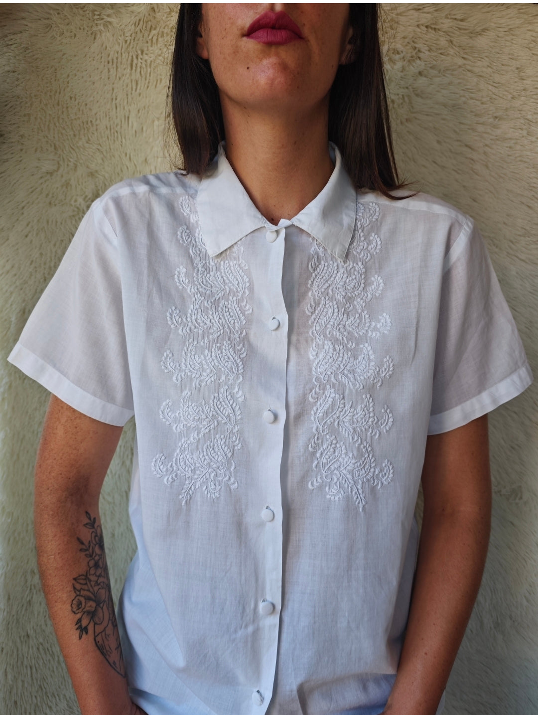 Camicia ricamata a mano